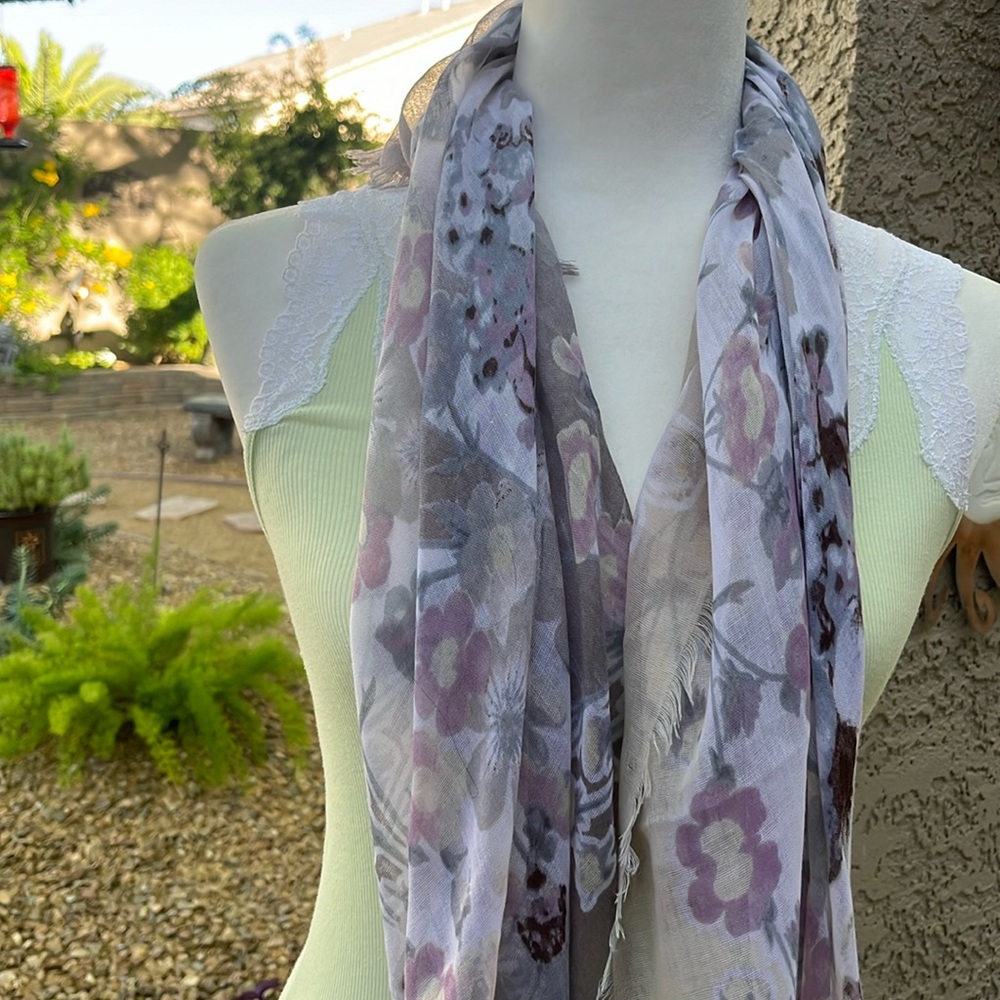 Square gauze scarf